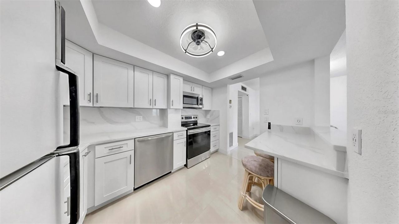 4900 Brittany Drive S, Unit 1702, Saint Petersburg, FL 33715 Photo