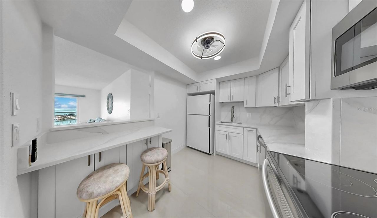 4900 Brittany Drive S, Unit 1702, Saint Petersburg, FL 33715 Photo