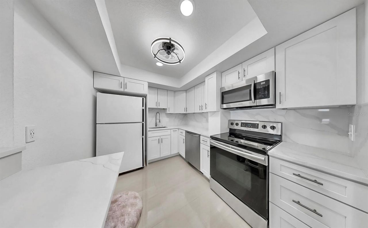 4900 Brittany Drive S, Unit 1702, Saint Petersburg, FL 33715 Photo