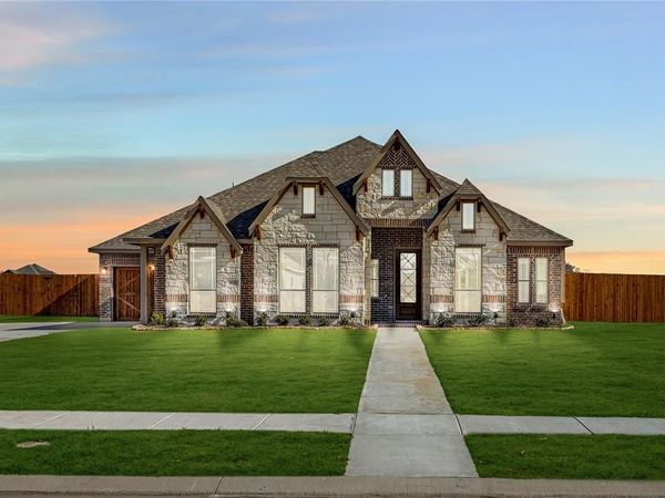 570 Crystal Lake Lane, Red Oak, TX 75154