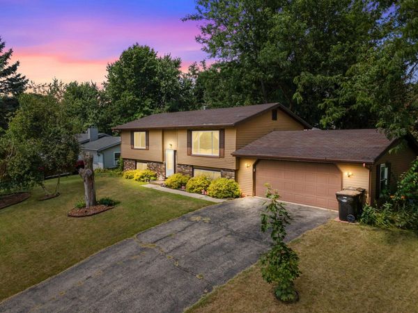 620 Acker Parkway, DeForest, WI 53532