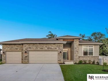 9715 S 123rd Avenue, Papillion, NE 68046