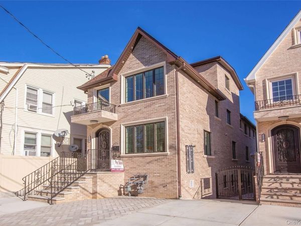 7-15 College Place, College Point, NY 11356