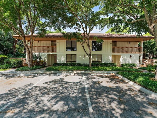 527 Brackenwood Place, Palm Beach Gardens, FL 33418