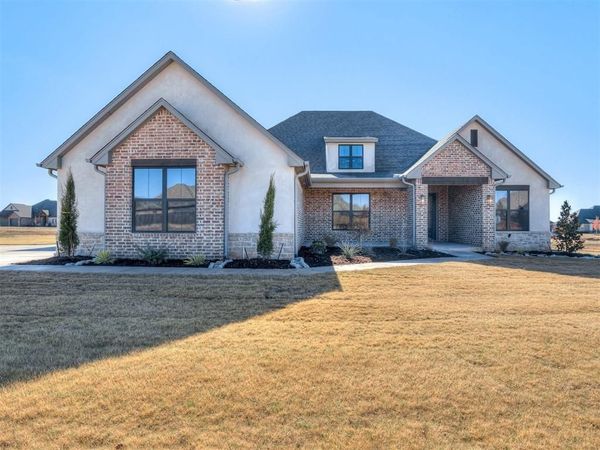 2224 W W Sunset Drive, Mustang, OK 73064