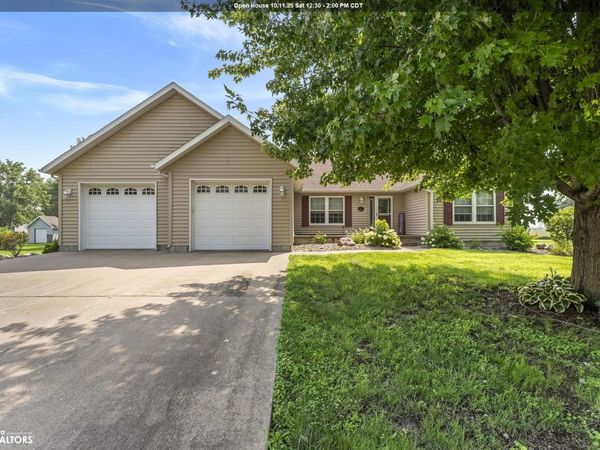 920 S 4Th Street, Wapello, IA 52653