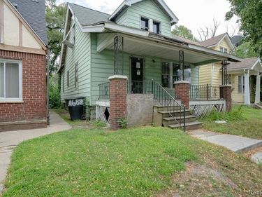 16820 Santa Rosa Drive, Detroit, MI 48221