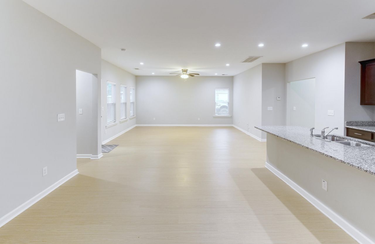 205 W Pine Street Photo 10