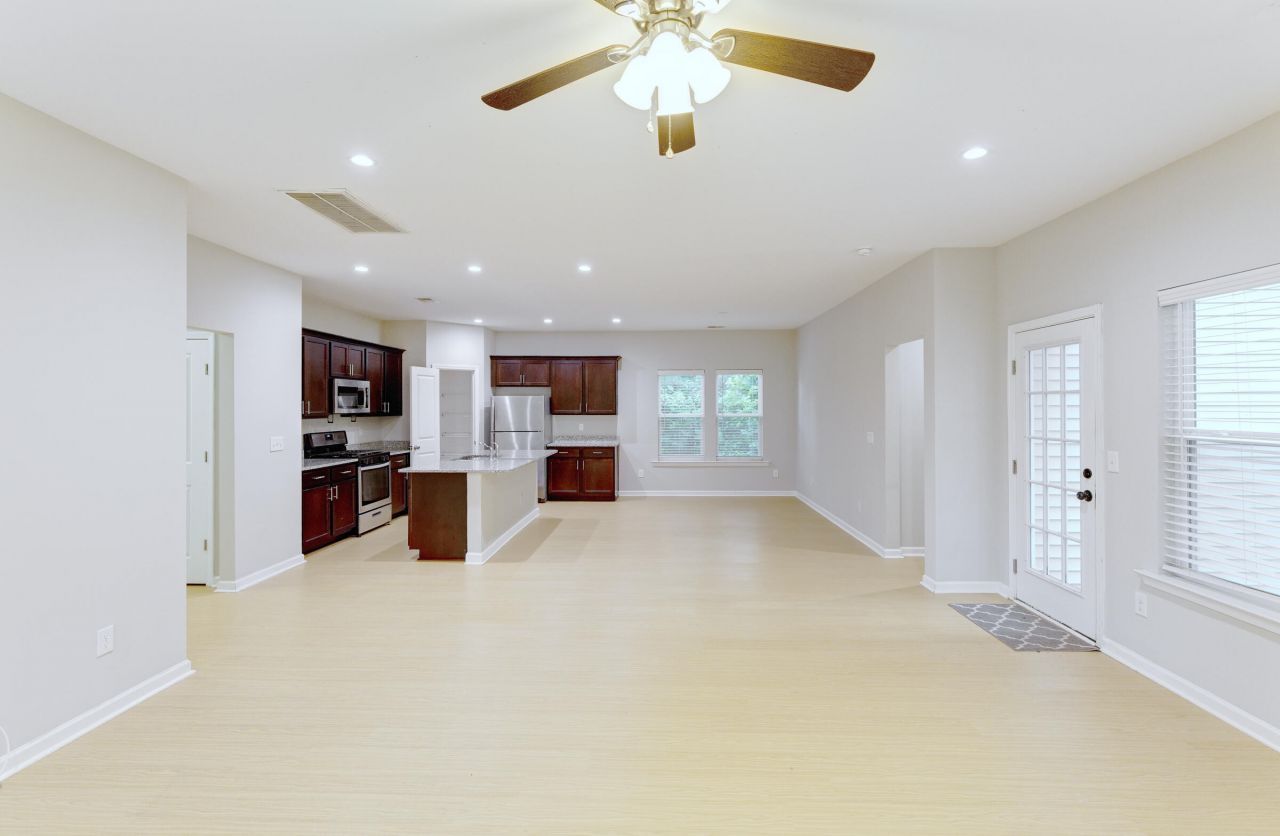 205 W Pine Street Photo 12