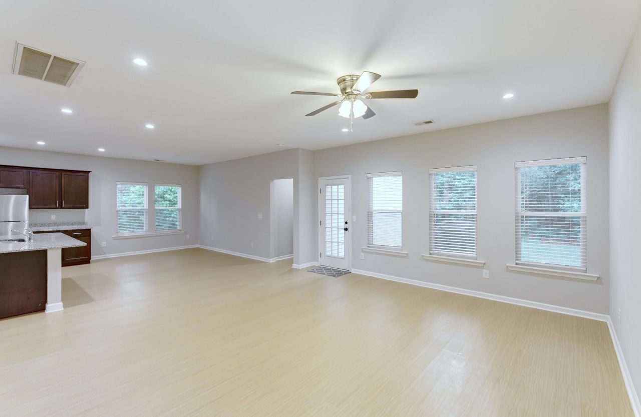 205 W Pine Street Photo 13