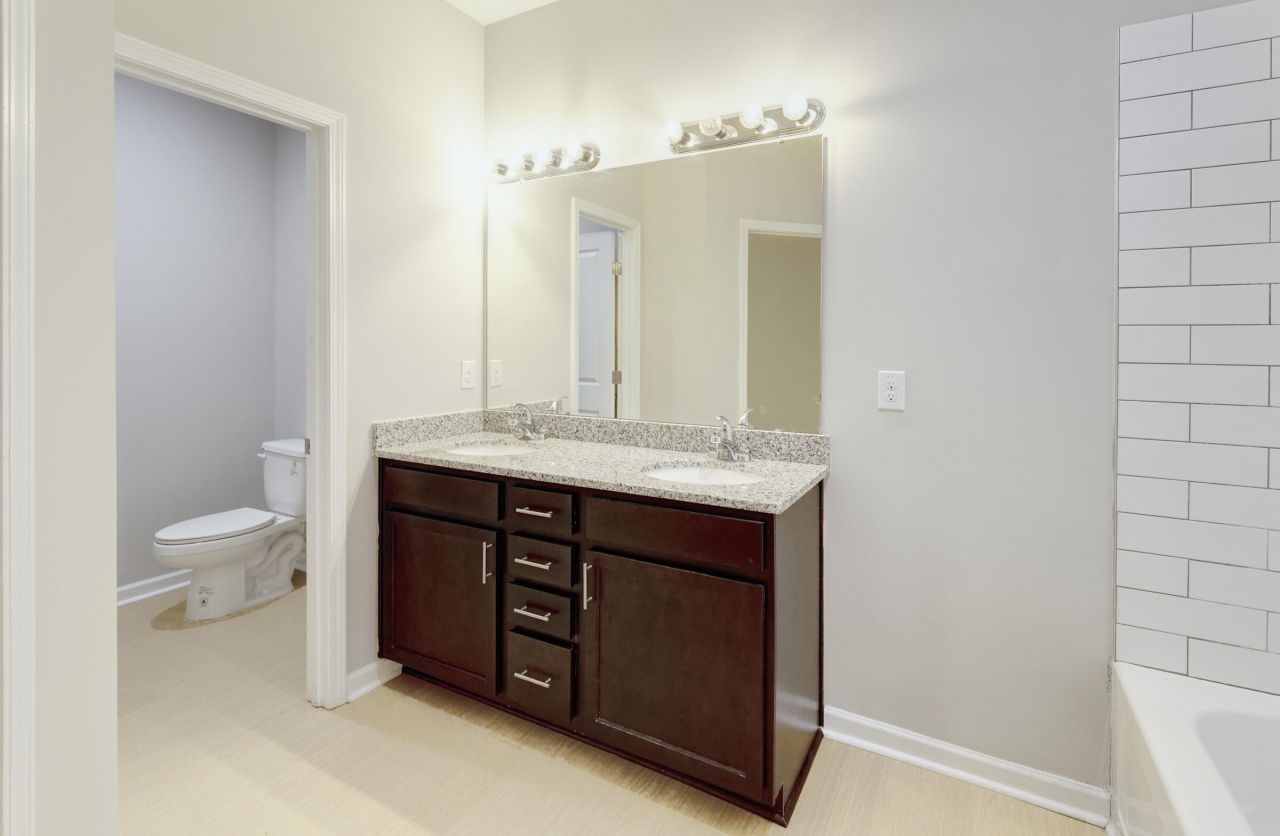 205 W Pine Street Photo 16