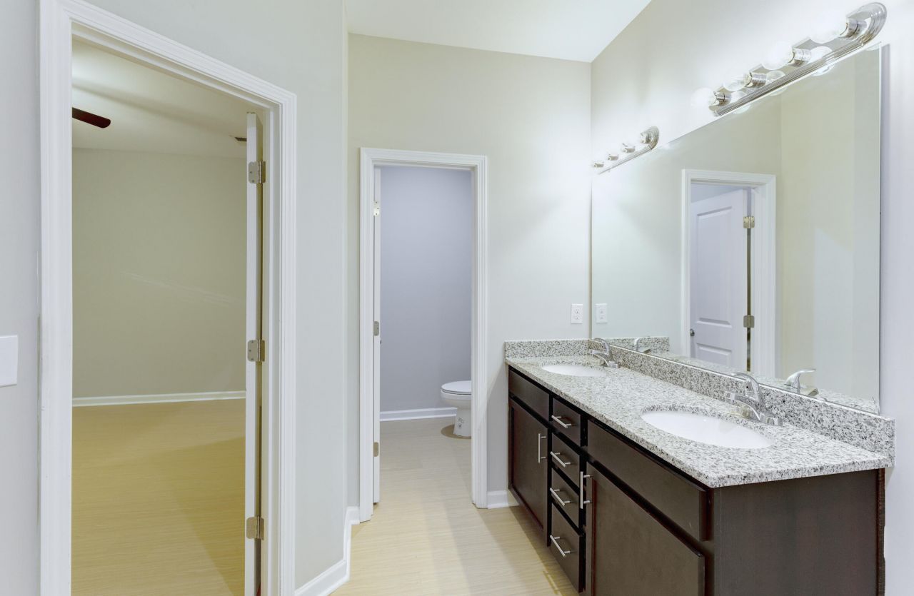 205 W Pine Street Photo 17