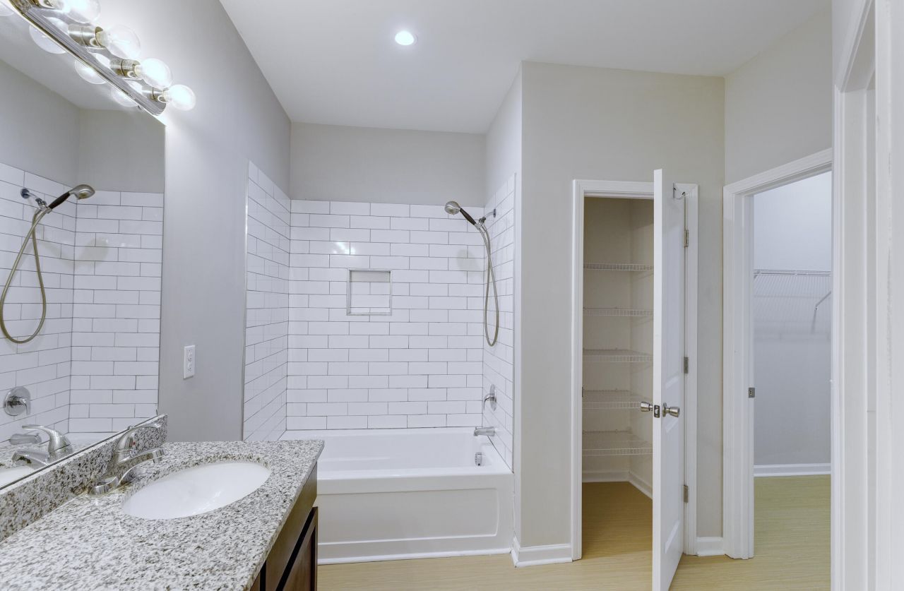 205 W Pine Street Photo 18