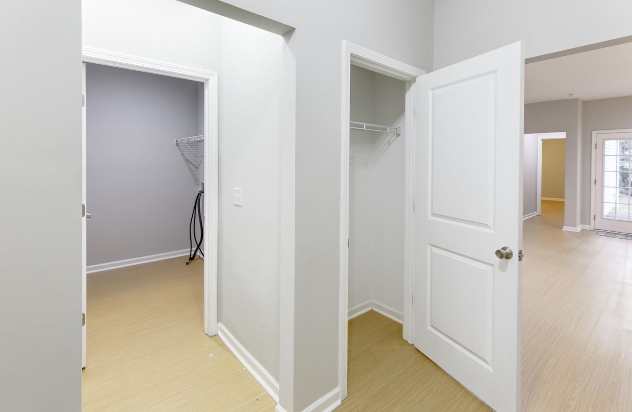 205 W Pine Street Photo 28