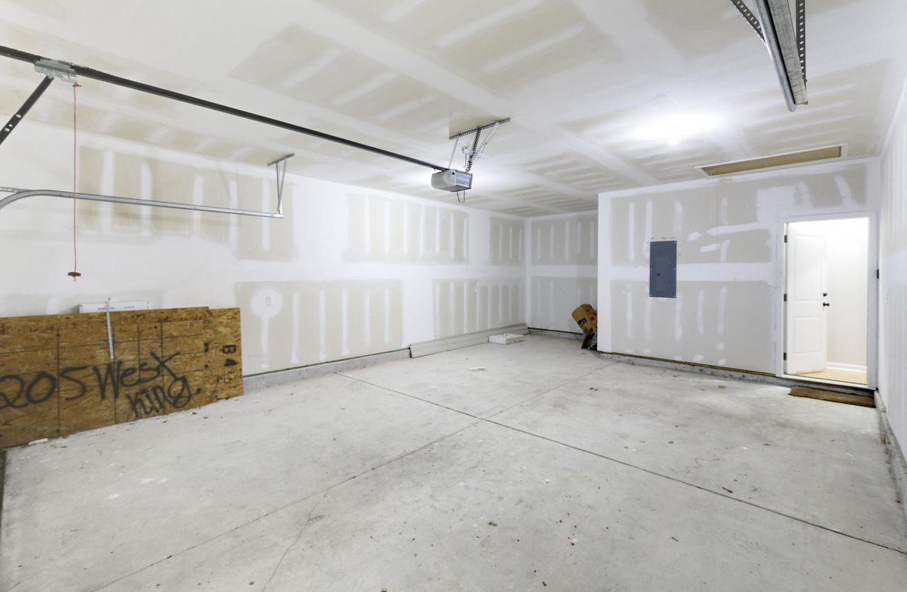 205 W Pine Street Photo 29