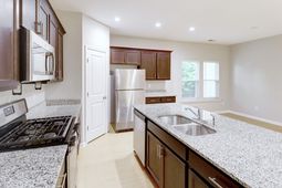 205 W Pine Street photo 4