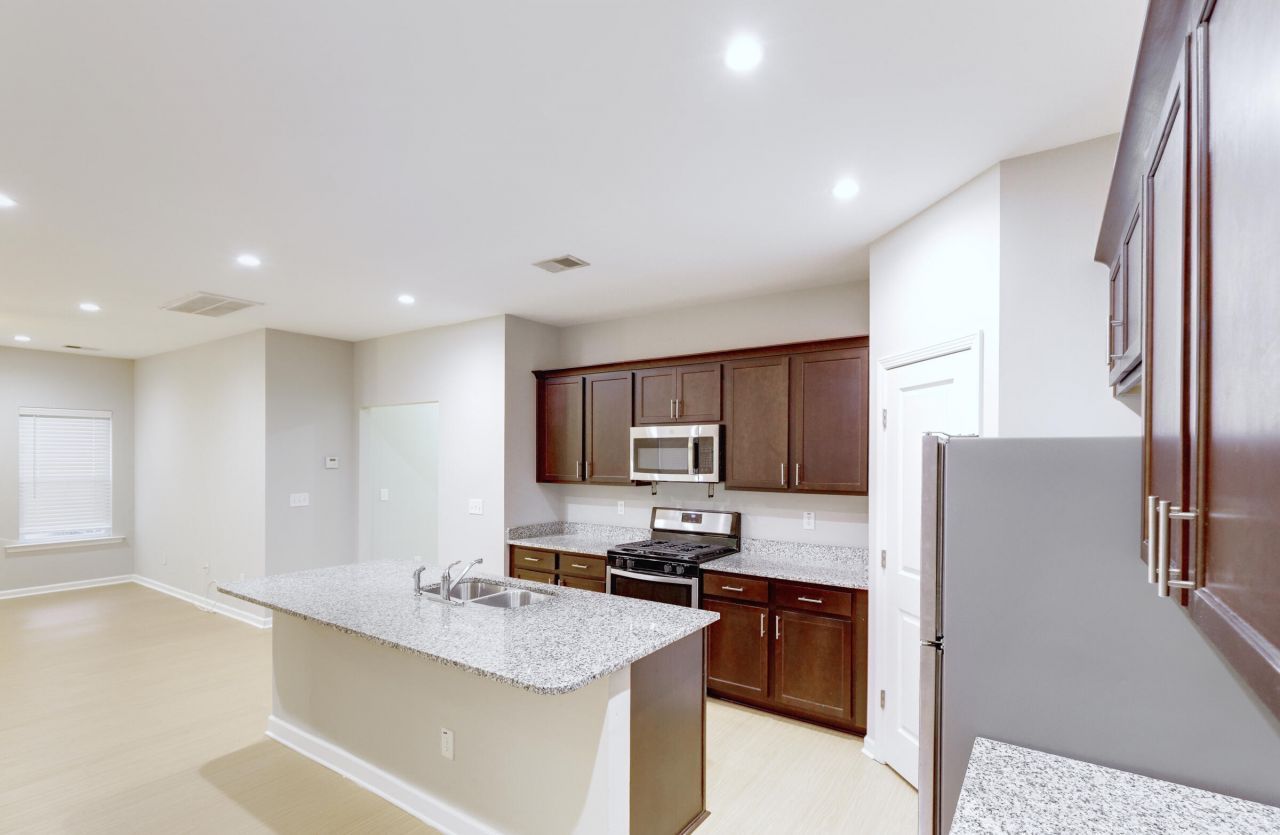 205 W Pine Street Photo 8