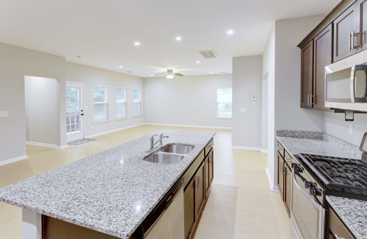 205 W Pine Street Photo 9