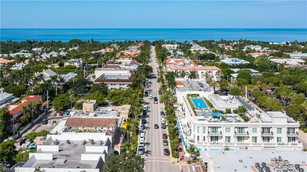 649 Bow Line Dr, Naples, FL 34103 Photo