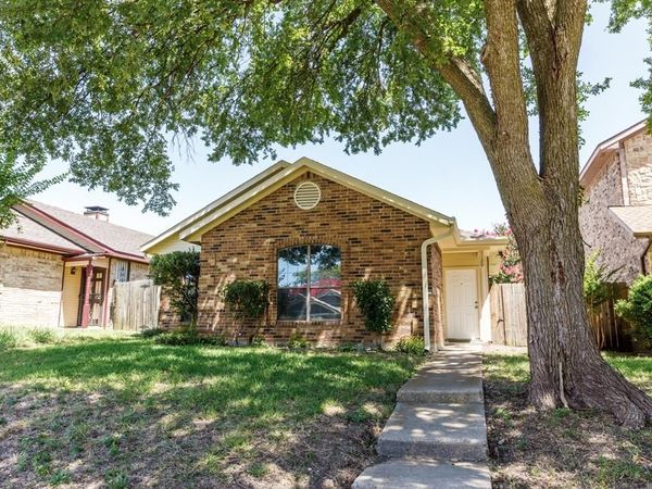 1129 Sandalwood Lane, DeSoto, TX 75115