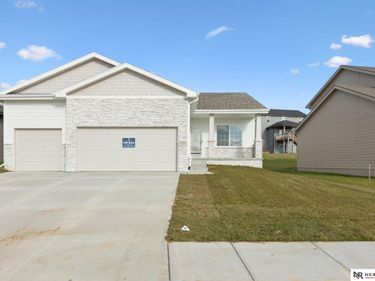 17644 Scott Street, Bennington, NE 68007
