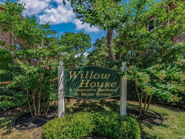 61 Maine Avenue, Unit F6, Rockville Centre, NY 11570