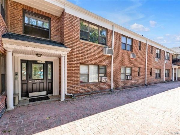 1205 E Broadway, Unit F-13, Hewlett, NY 11557