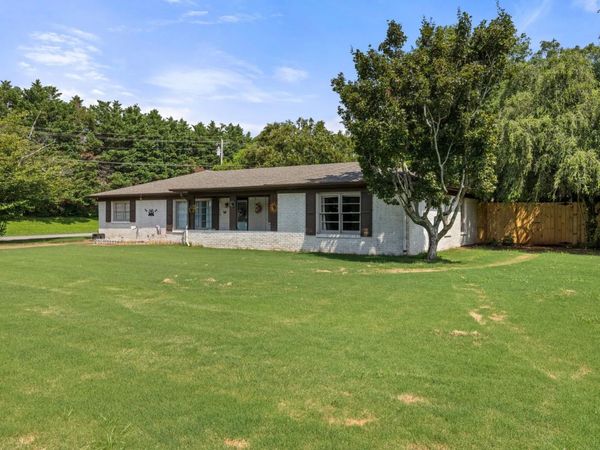 1101 Catalpa St, Tuscumbia, AL