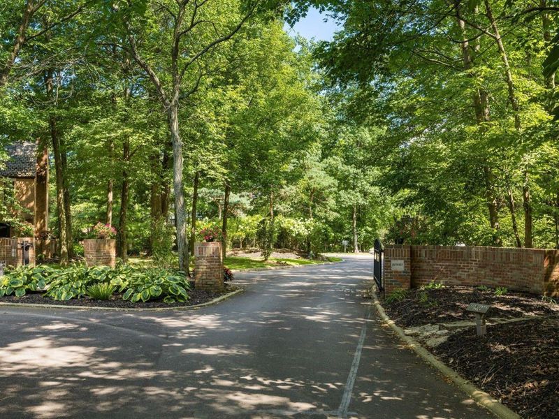 8565 Dunsinane Drive, Dublin, OH 43017 Photo 2