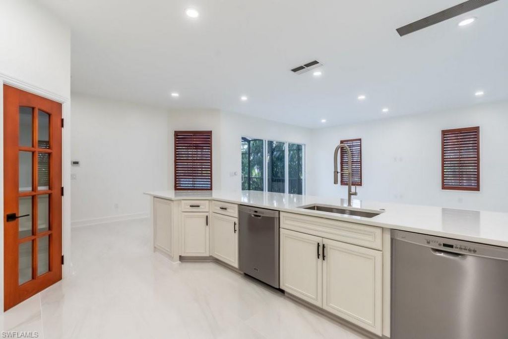 1160 8th St S, Naples, FL 34102 Photo