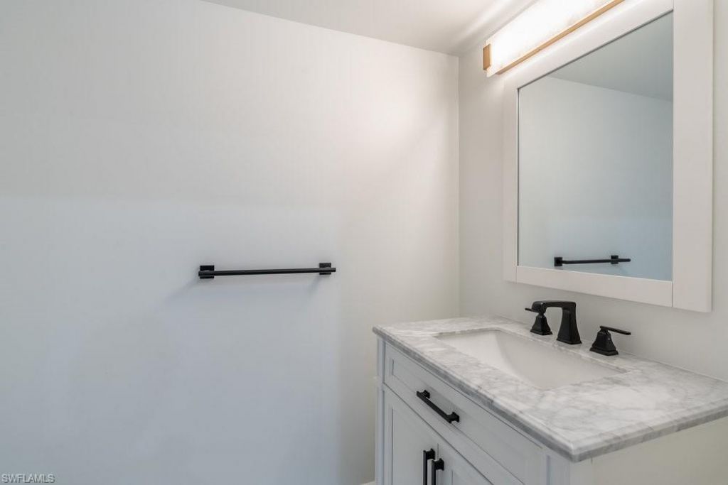 1160 8th St S, Naples, FL 34102 Photo