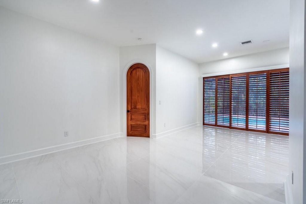 1160 8th St S, Naples, FL 34102 Photo