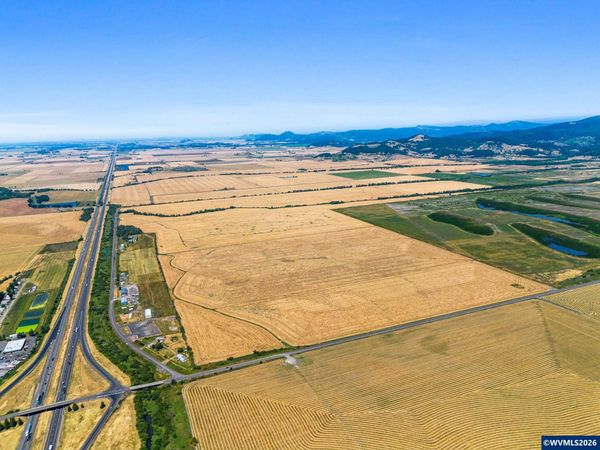 P1 Belts Dr, Harrisburg, OR 97446
