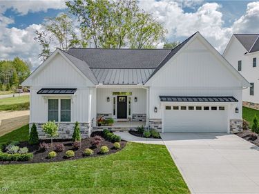 6477 N Cobblestone Road, Mayfield Village, OH 44143