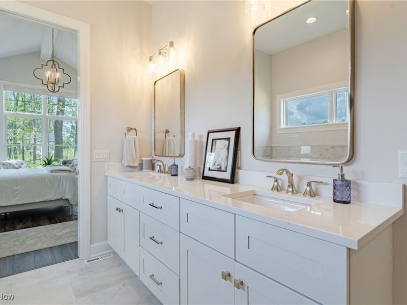 6477 N Cobblestone Road, Cleveland, OH 44143 Photo 13