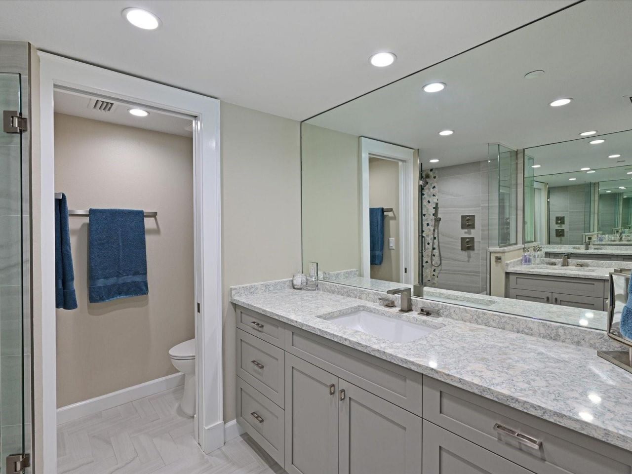 1102 Benjamin Franklin Drive, Unit 310, Sarasota, FL 34236 Photo