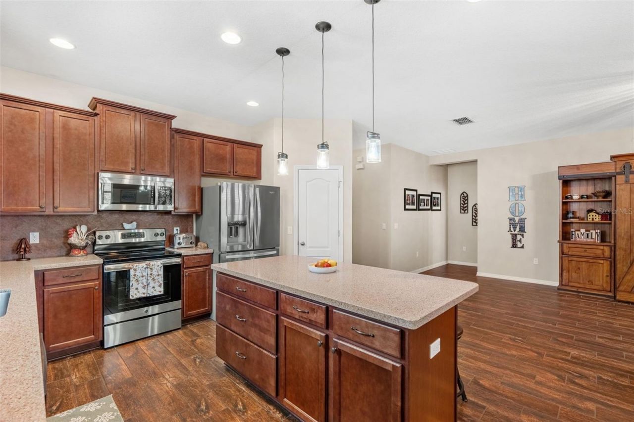 2617 Limerick Circle, Grand Island, FL 32735 Photo