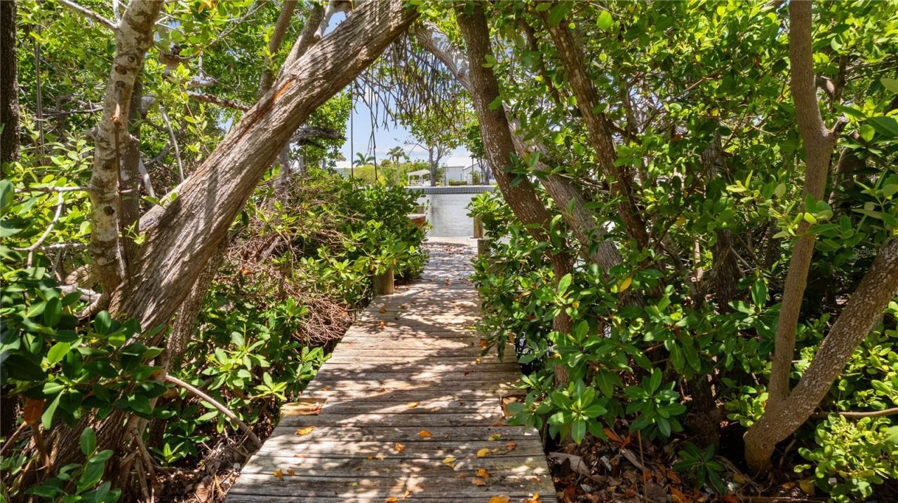 132 Crescent Drive, Anna Maria, FL 34216 Photo