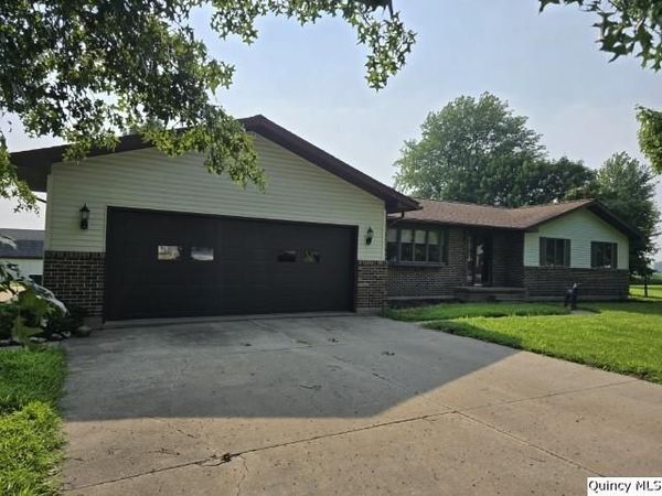 400 N 4th Street, Carthage, IL 62321