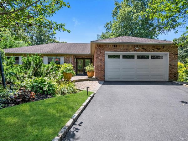 17 Melody, Bayville, NY 11709