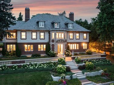 2740 W Lake Of The Isles Parkway, Minneapolis, MN 55416