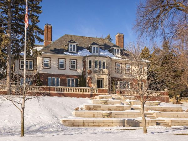 2740 W Lake Of The Isles Parkway, Minneapolis, MN 55416