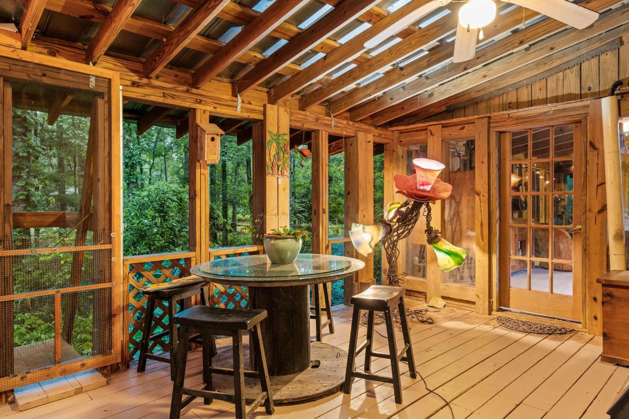 1373 Bridge Street Photo 10