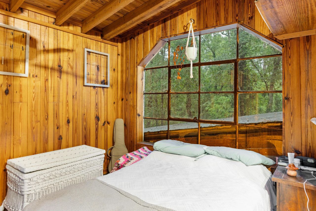 1373 Bridge Street Photo 12