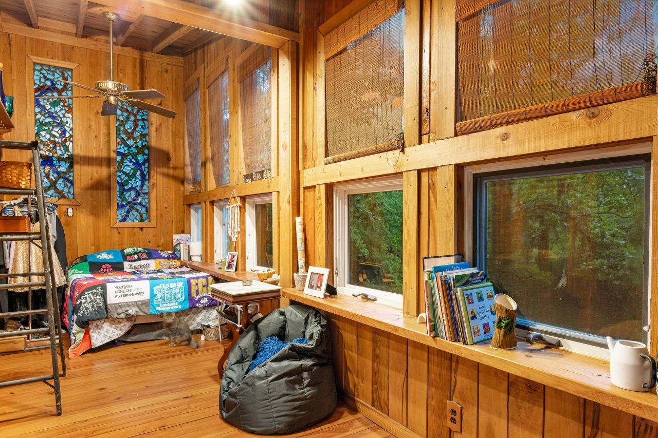 1373 Bridge Street Photo 14