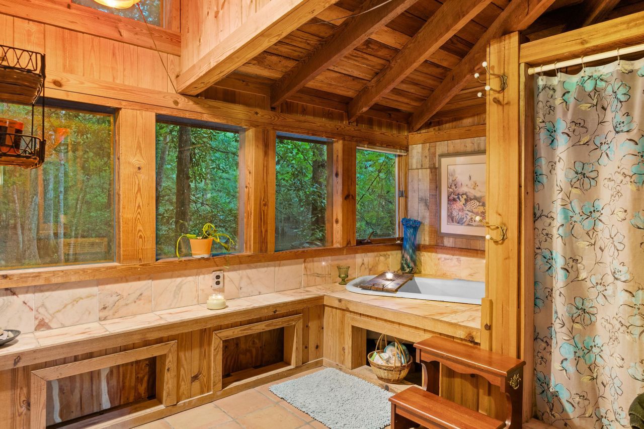 1373 Bridge Street Photo 15