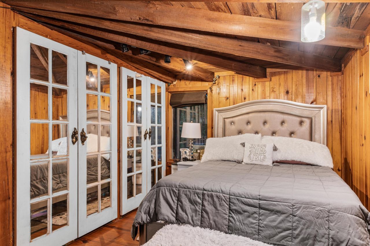 1373 Bridge Street Photo 19