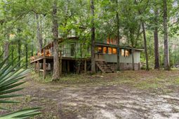 1373 Bridge Street photo 4