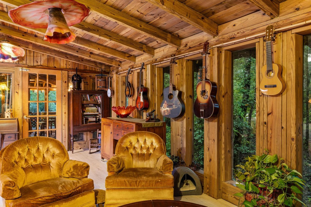 1373 Bridge Street Photo 21