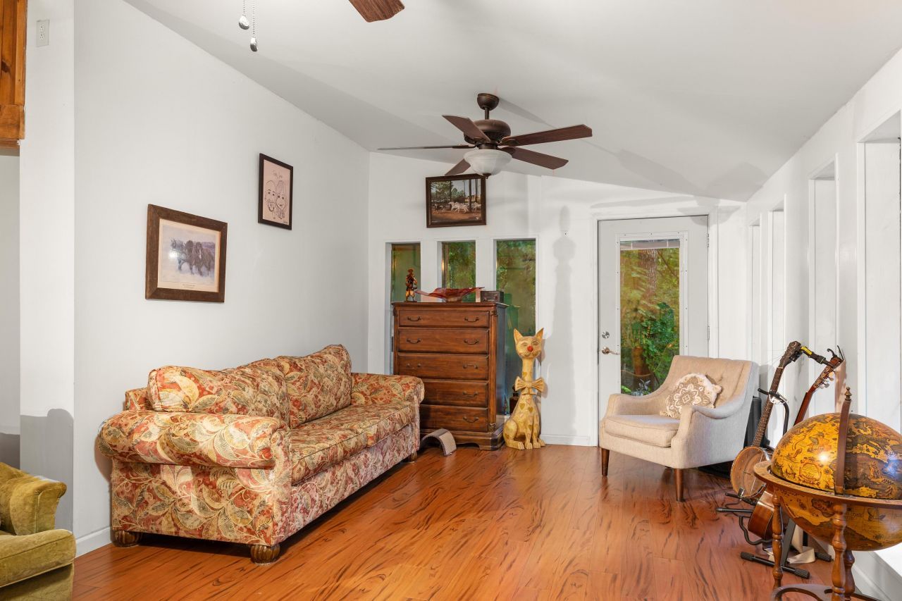 1373 Bridge Street Photo 24